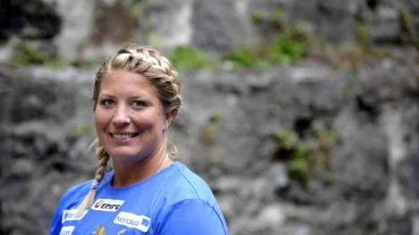 Helena Engman från Piteå har haft en strålande säsong med personbästa och finalplats på EM. Nu åker hon till SM i Falun för att ta sitt 15:e SM-guld. "Jag hoppas att formen håller i sig", säger Sveriges bästa kulstöterska. Foto: SCANPIX