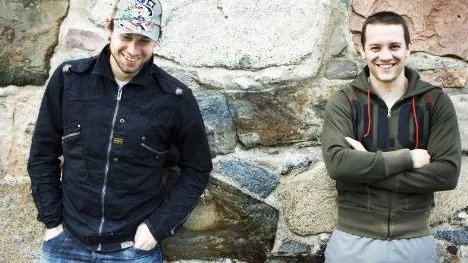 Niklas Olausson och Pär Arlbrandt välkomnar sin gamle lagkompis från Västerås, Sebastian Meijer.