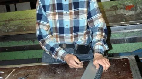 Snart 65 år ung, men väldigt gammal i yrket. Per-Olof Panzare gillar sitt jobb." Det är kanske därför som jag hållit på med det här i 50 år", säger han.