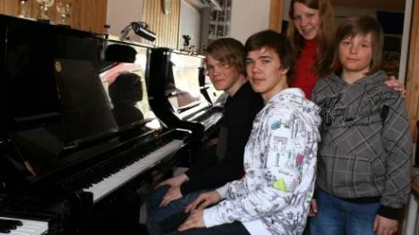 Robin Fredriksson Lindmark, Vladimir Rogushin, Alexandra Rogushina och Leonidas Ranneberg-Passos från Kiruna deltog i en musiktävling i Ryssland med gott resultat. FOTO: Alexander Linder