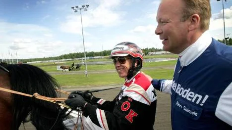 En framgångsrik duo. Kusken Örjan Kihlström köde hem en av totalt två V75-segrar åt Bodentränaren Petri Salmela (t.h.).
