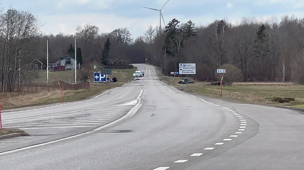 En civil polisbil och personbil frontalkrockade i onsdags på väg 206, vid infarten till Mantorp park.