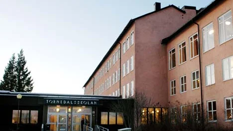 En elev på Tornedalsskolan har upplevt sig mobbad. En dag tröttnade hon och gav en annan elev ett knytnävsslag. I går dömdes hon till att betala drygt 5 000 kronor i skadestånd.FOTO: Linda Danhall
