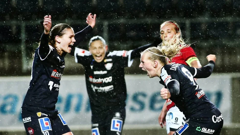JAAAA! Stina Blackstenius skriker ut sin glädje sedan hon gjort 1-0 mot Kristianstad. Det blev segermålet i matchen för LFC.