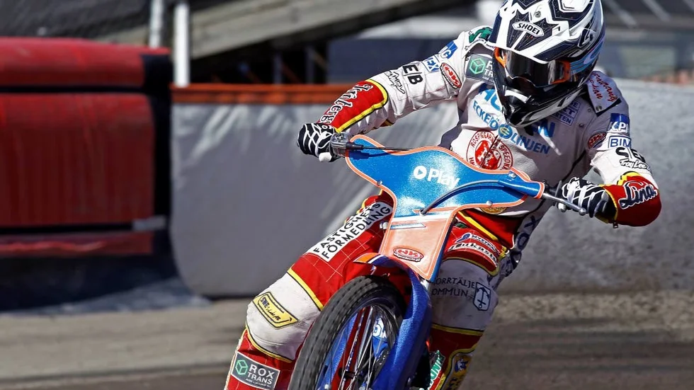 Jonas Davidsson mös i solen. Det är hemma i Motala de testar nytt. Det är här han vet hur det ska kännas.