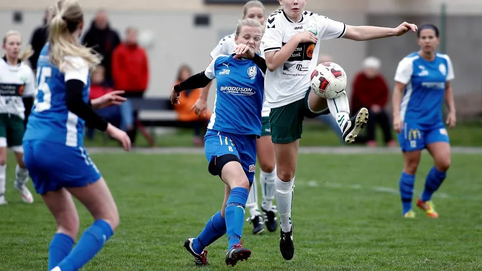 Precis som på bilden från LSW.s möte med VGIF i våras så var de hack i häl på motståndarna mot Assyriska. Trots det så blev det förlust.