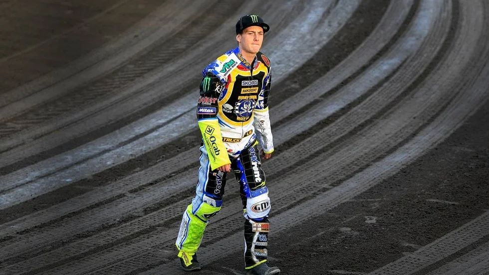 Darcy Ward gjorde debut när Piraterna vann mot Smederna med 49-41.