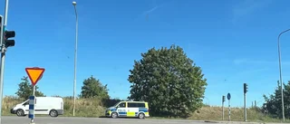 Ett år sedan det brutala mordet – polis på plats i Skäggetorp • "Även de mc-burna minns att det är ett år sedan"
