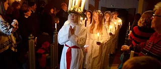 Fullsatt i kyrkan på Överums lucia