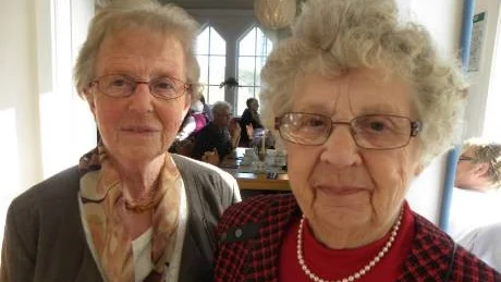 Gunn-Britt Jonsson och Anna-Greta Johansson, har kämpat med syföreningen sedan slutet av 50-talet.Foto: Anders Jacobsson