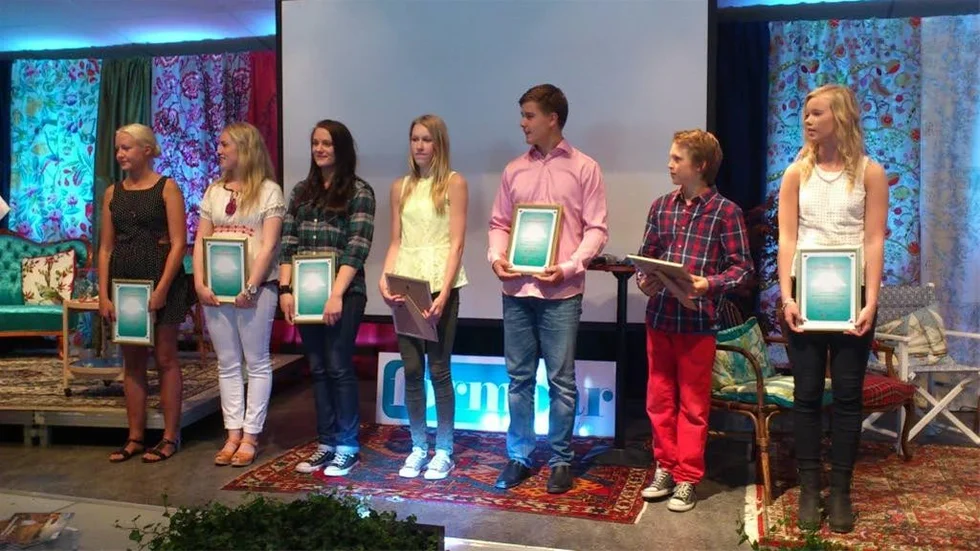 Sju av de ungdomar som fått stipendium kom till prisutdelningen. Från vänster Johanna Johnsson, Matilda Dahlman, Amanda Gunnarsson, Fanny Alsenhed, Adam Ask, Lasse Nachtweij samt Hanna Kidemyr Candlow.
