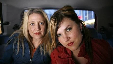 SVT1: Ons 24 okt 2007 kl 21.30

SVT1: Fre 26 okt 2007 kl 23.25

SVT24: Mån 29 okt 2007 kl 23.30

SVT HD: Mån 29 okt 2007 kl 23.30

SVT1: Tis 30 okt 2007 kl 01.15



Mia och Klara

Bildtext: Egensinnig och originell humorserie av och med

Mia Skäringer och Klara Zimmergren från P3:s succéprogram Roll on.

På bilden: Klara och Mia "stalkar" ett gammalt ex. 

Foto: Nils Bergendal



Bilden får endast användas i programpresenterande sammanhang. Fotografens namn, Sveriges Television samt programmets titel skall alltid anges.