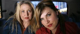 Mia och Klara laddar om