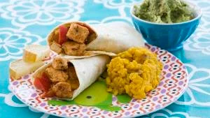 Fylla grejer är alltid kul. Fajitas går hem i alla åldrar. Saffransris till är jättefint och gott.