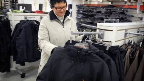 Letar vinterkläder. Ingrid Johansson letar efter ett par nya termobyxor. - Jag jobbar med barn och mina gamla byxor är trasiga, säger hon.