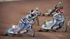 Det blir speedway på Ljungheden trots allt. Här syns Chris Harris, blå och Tomasz Gapinski, röd, från matchen mot Rospiggarna.Arkivfoto: Anders Steiner