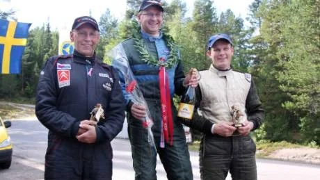 SM-medaljörerna i backe 2009. Silvermedaljören Göran Lind, Bollnäs, guldmedaljören Robert Niemi, Kalix, och bronsmedaljören Christer Jonsson, Tjust MK.Foto: Jenny Niemi Haapasaari