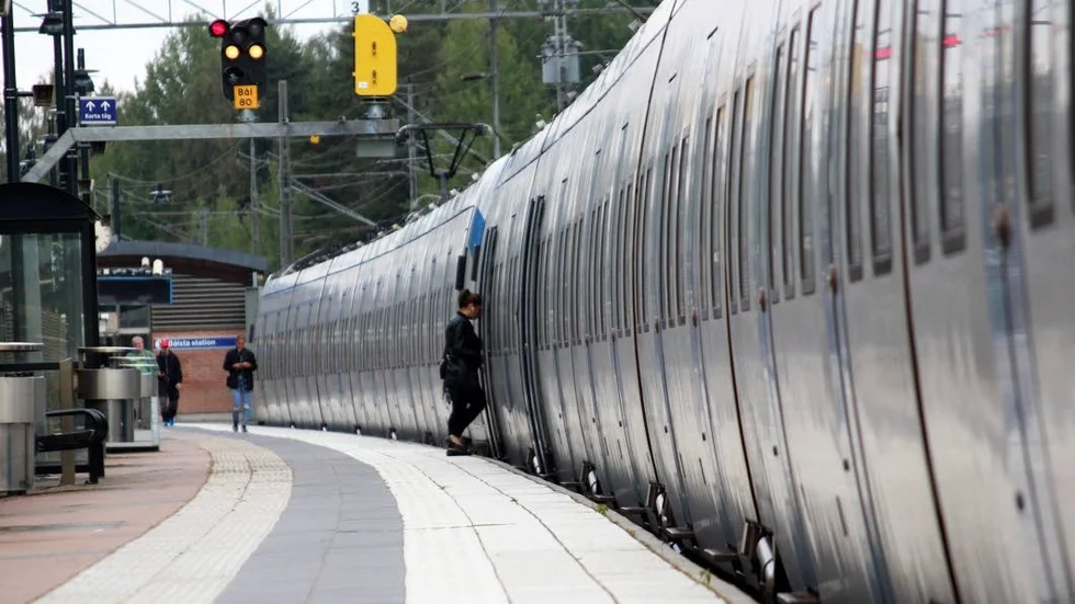 Kvinnan kontrollerades vid pendeltågsstationen.