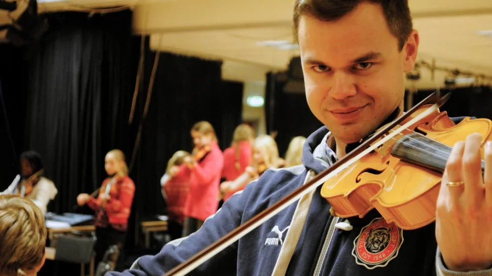 Musik. Richard Fallquist är lärare på Kulturskolan i Västervik, det är hans elever som är med på kvällens konsert.