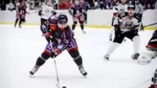 Mattias Nordqvist gjorde två mål och blev VIK:s matchhjälte mot Mjölby i går. Här har han ett fint läge framför motståndarmålvakten.