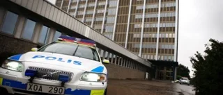 Polishus och domstolsbyggnader ska utstråla makt och förkroppsliga de oberoende institutioner varpå samhället vilar 