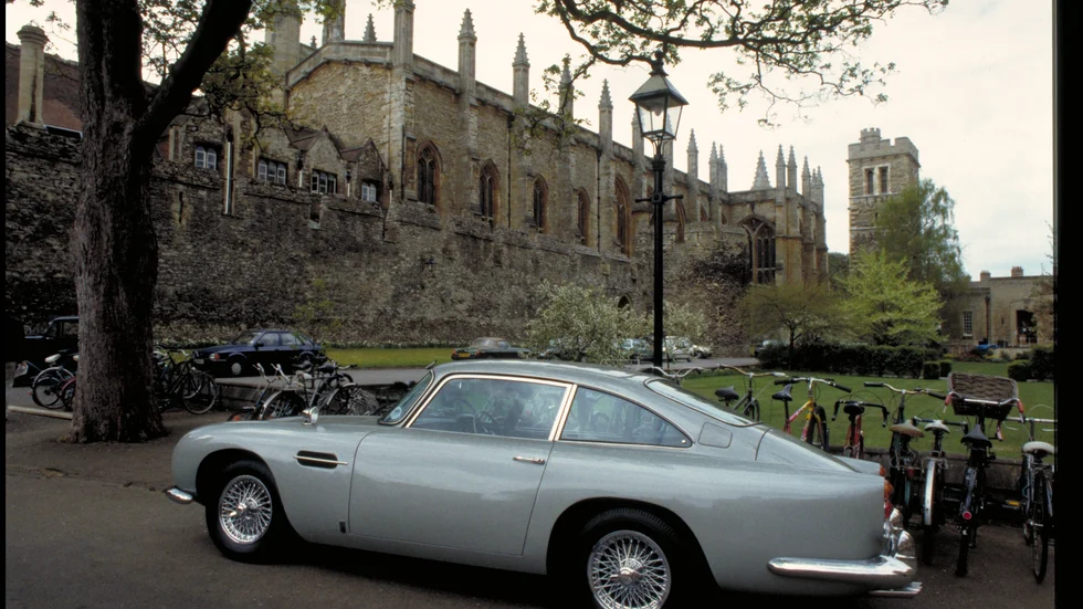 Aston Martin DB5 1964 är känd som "Bond-bilen". Arkivbild.