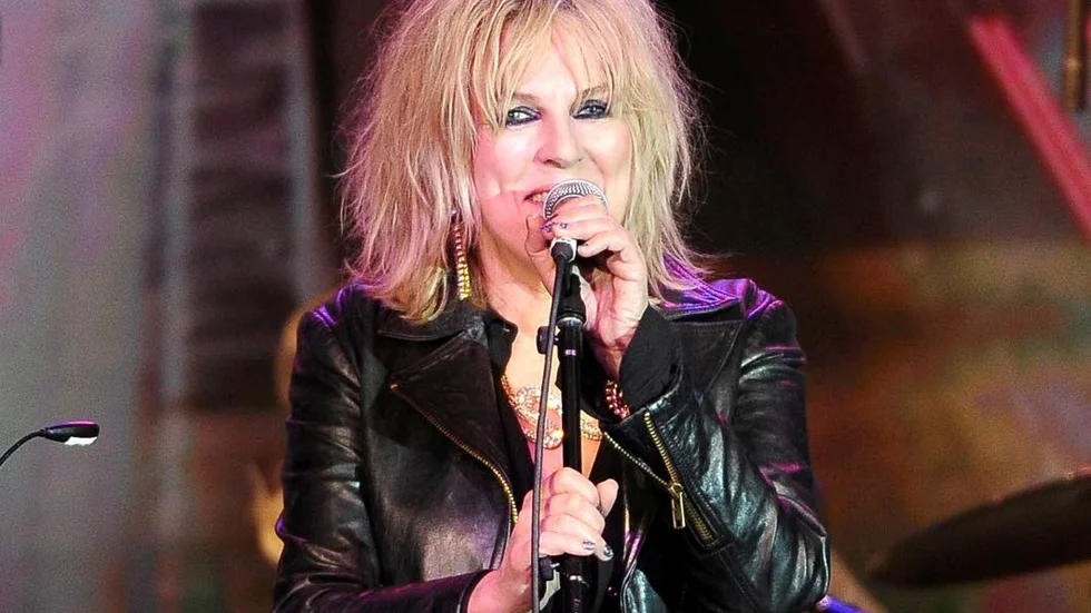Lucinda Williams är en av många artister som sjungit om bilar.