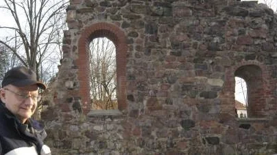Stig Lundh, Gamleby har skrivit en guidebok om 16 medeltida kyrkor i Tjust, bland annat Sankta Gertruds kyrka, som numera är ruin, som fanns i Gamleby.