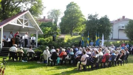 Gamleby dixieorkester underhöll vid nationaldagsfirandet i Unos park i Gamleby.