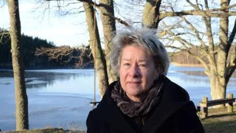 Lena Stånggren delar sitt boende mellan Hallmare i Loftahammar och Stockholm. Hon är professionell retoriker, anlitad av bland andra Västerviks kommun. Foto: Hans Brandin