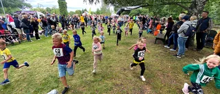 Se bilderna och filmen från Trädgårdsdagen och Lilla parkloppet i Enköping