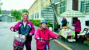 Paus i Gamleby. Nina Pettersson åkte viken runt tillsammans med dottern Lotta för tredje gången.