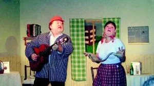 "Jag har vunne på lotteriet." Vad kunde passa bättre för Anne-Christine och Conny Bergholm att framföra i Hallingeberg än Ruben Nilssons sång Duett i Småland ?