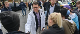 Jimmie Åkesson fick se ryggar i Arvidsjaur – men fick också kramas lite