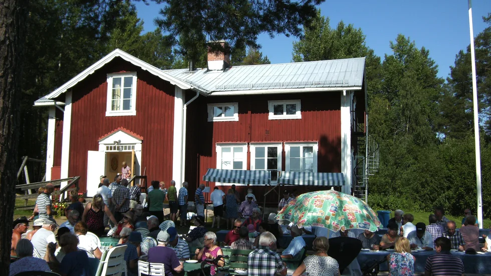 Välbesökt. Många kom till sommarfesten i Västanträsk.