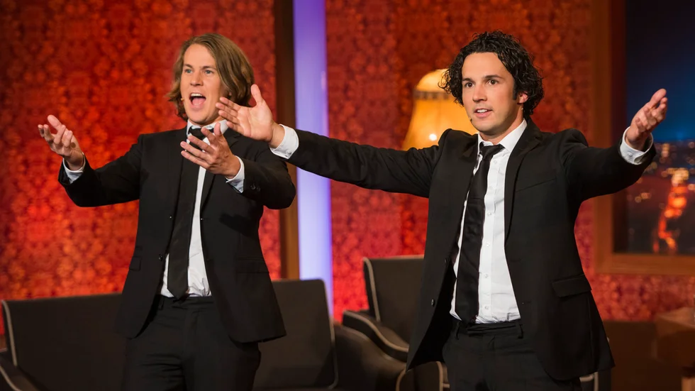 Oslo 20130924. Bård Ylvisåker (t.v) og Vegard Ylvisåker under innspilling av tv-programmet "Ikveld med Ylvis" på Riksscenen tirsdag kveld. Foto: Fredrik Varfjell / NTB scanpix / TT / kod 20520