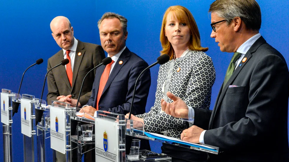 LYHÖRDA. Väljarna hör när regeringens budskap skorrar falskt, hävdar skribenten. Arkivbild: TT