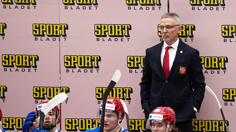 Ryske hockeylegendaren Igor Larionov som förbundskapten för Ryssland förra säsongen. Nu har hans son med samma namn skrivit på för hockeyallsvenska Mora. Arkivbild.