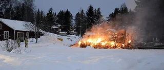 Villa övertändes efter garagebrand