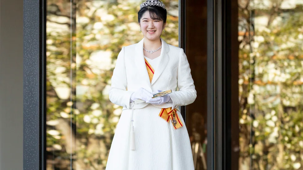 Japans prinsessa Aiko har fyllt 20 och är därmed en myndig japansk medborgare. Här framträder hon vid palatset i Tokyo på söndagen.