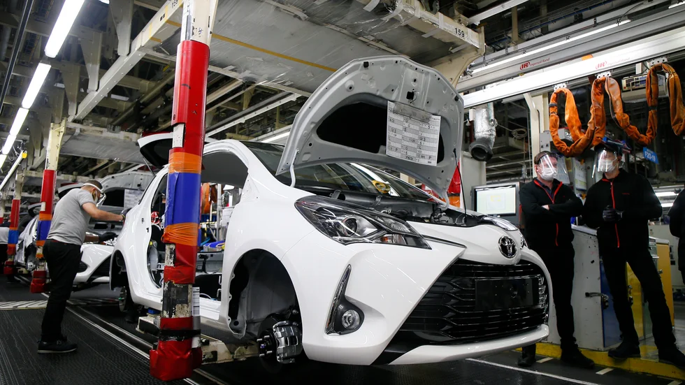 En Toyota-fabrik där de anställda får bära munskydd. Arkivbild.