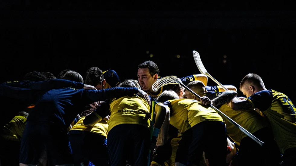 Sverige tog sig enkelt vidare till semifinal via kvartsfinalen mot Norge. Robin Nilsberth från Storvreta, mitten, var en av de svenska målskyttarna.