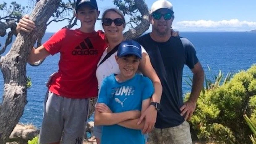 Elin Reid tillsammans med sin man Dave och sönerna Dylan och Keelan. Elin, som föddes Asp, flyttade till Nya Zeeland med sin nuvarande man för snart 20 år sedan.