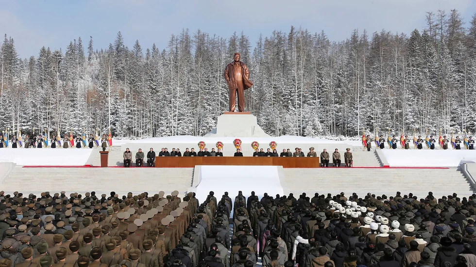 Pampiga ceremonier i staden Samjiyon för att hylla Kim Jong-Il. Bilden kommer från statsstyrda nordkoreanska medier.