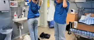 Josefine och Agnes ber om att få jobba i äldreomsorgen – men är för unga