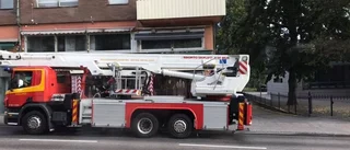 Flera evakuerades med stege vid brand