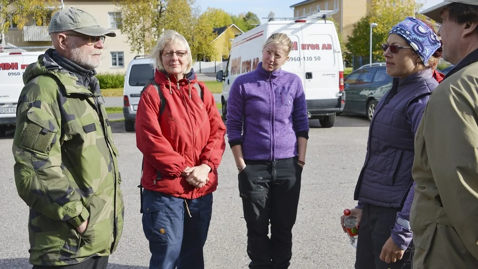Instruktören Christer Hansson, författare till boken Spår!, har i helgen delat med sig av sina kunskaper till deltagarna i Arvidsjaurs brukshundsklubbs specialspårkurs. Foto: Göran Westerlund.