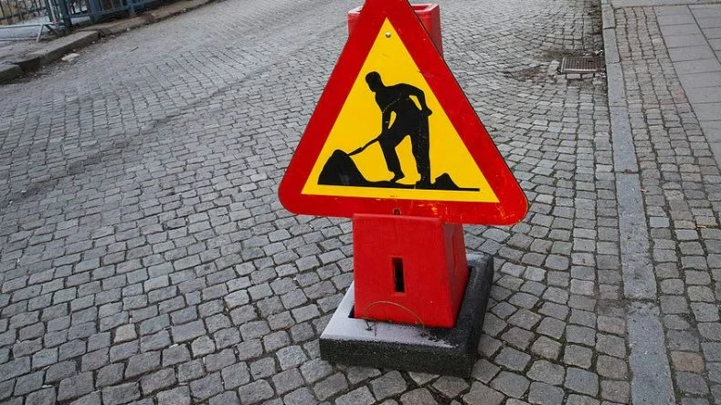 Östra Smålands Kommunalteknikförbund testar ventiler i Hultsfreds vattennät under onsdagen.