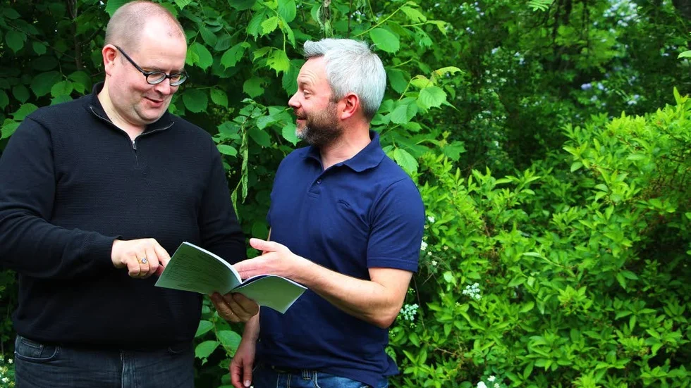 Mycket på gång. Martin Riessen (till vänster) och Marcus Österlund granskar sommarens program.