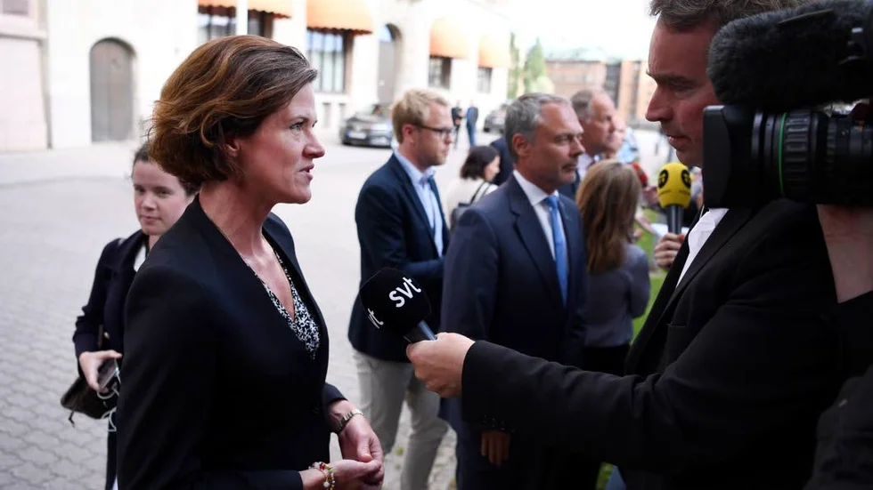 Inte nöjda. Anna Kinberg Batra och de övriga partiledarna var inte imponerade av de svar de fått på mötet med Stefan Löfven. Striden vässas sannolikt.